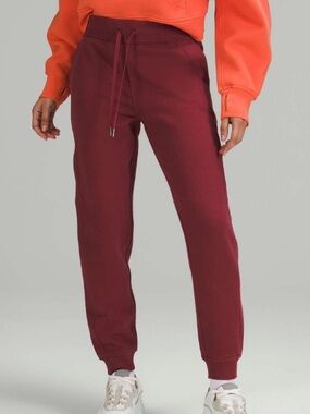 Lululemon Scuba High-Rise Jogger Mulled Wine